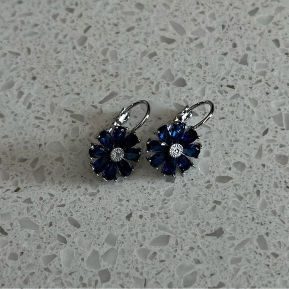 Rhinestone Flower Decor Hoop Earrings - Picture 5 of 9